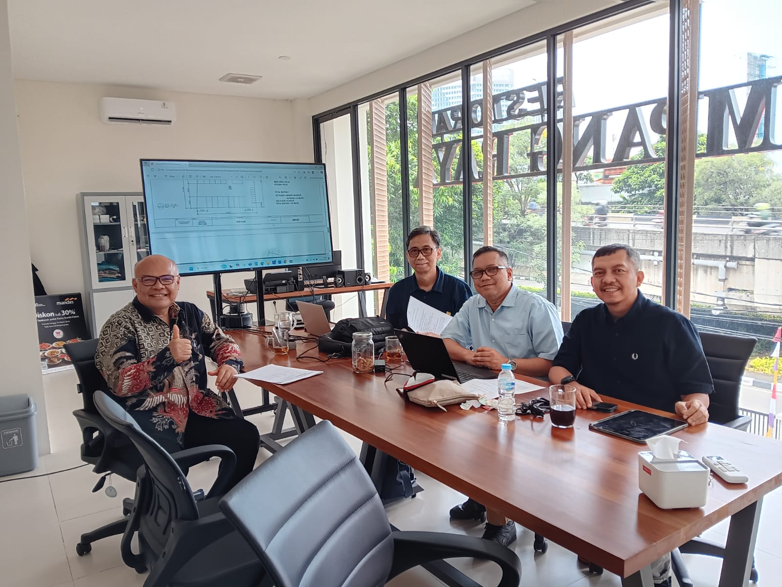 Kunjungan ke Mitra Dunia Usaha